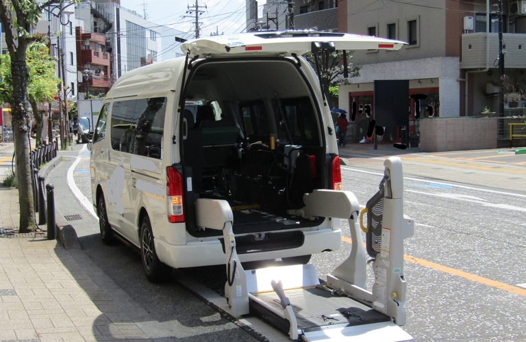 「介護タクシーふくろうが目指す、高齢者や障害者のための快適な移動手段とは」